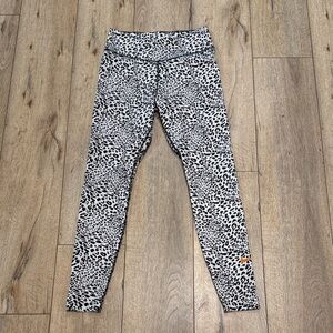 🐆 NIKE Black & White Leopard Print Leggings